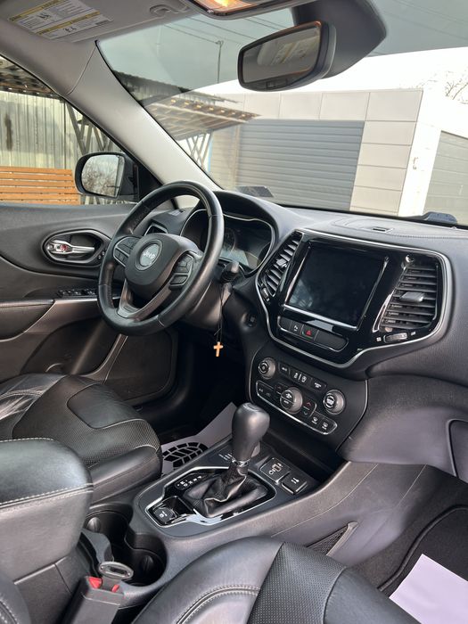 Jeep Cherokee 2019 3,2 Газ/бенз