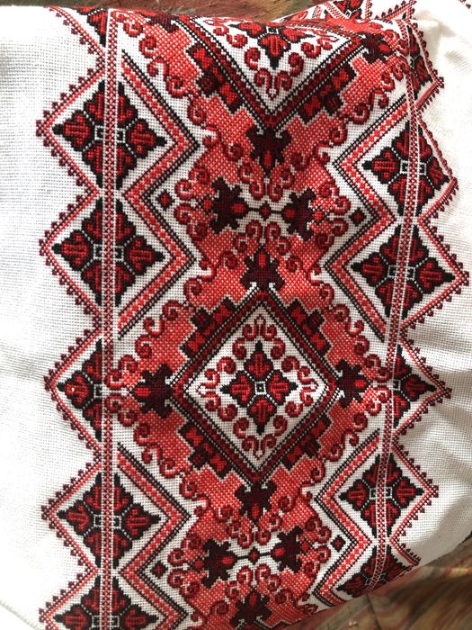 Ручна вишивка (рушник+2 подушки)