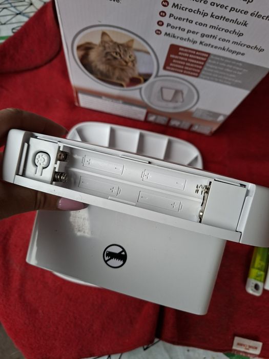 klapka dla kota PetSafe Microchip Cat Flap, która działa na mikrochip.