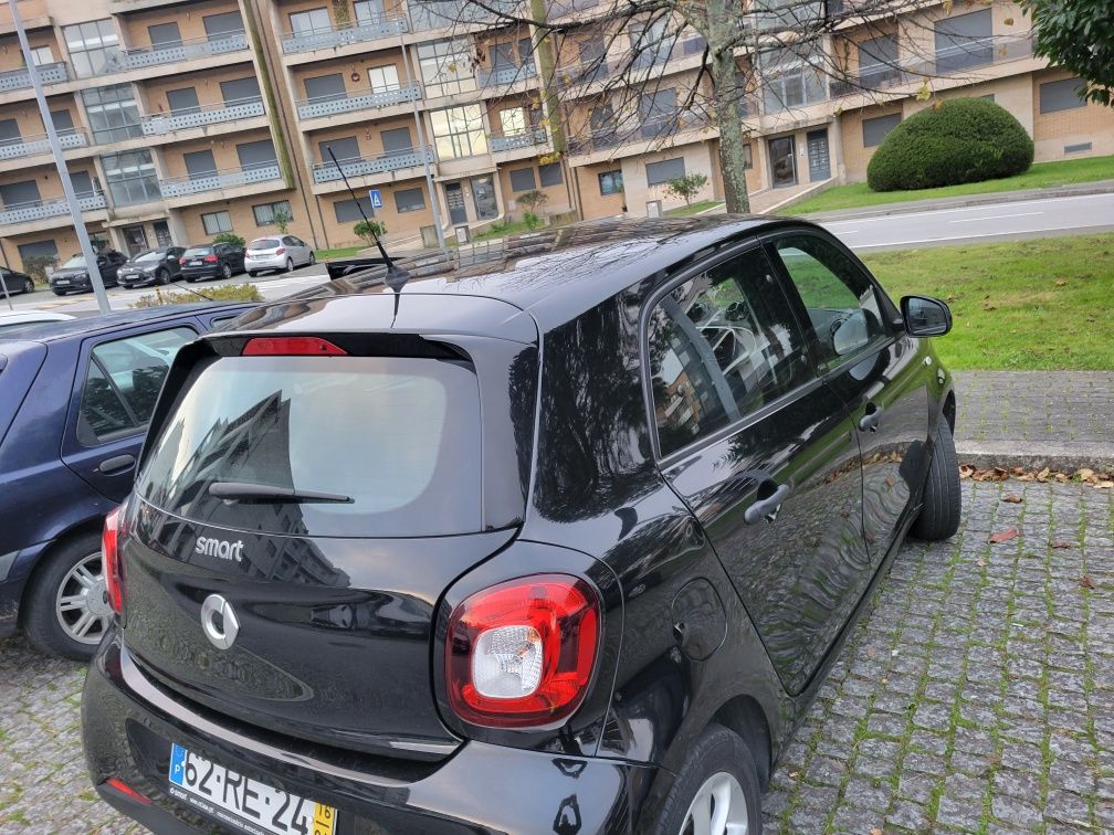 Smart Forfour! Carro econômico bem conservado