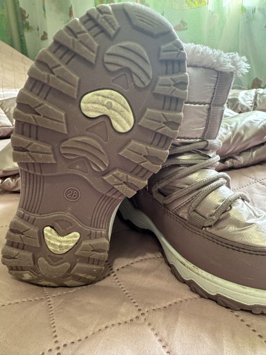 Чобітки зимові на дівчинку 28 розмір  300грн
