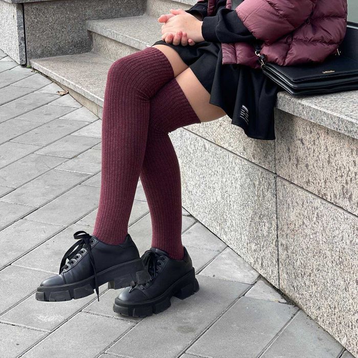 Білі, молочні гольфи вище коліна в рубчик