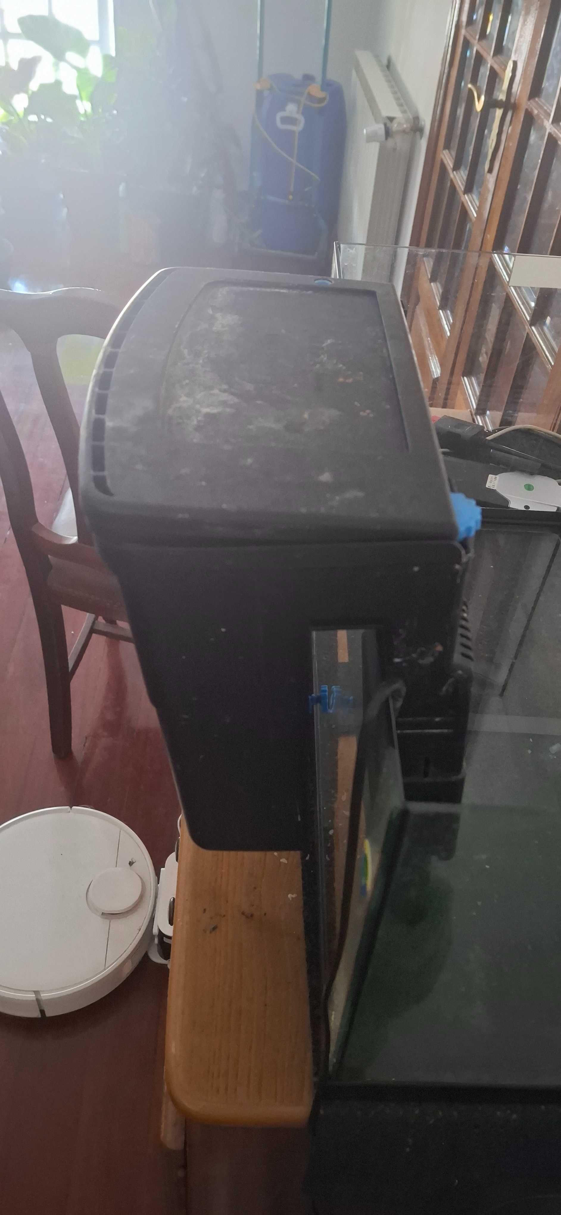 Filtro de cascata Seachem com 2000 L/h e skimmer
Aquários até 400L