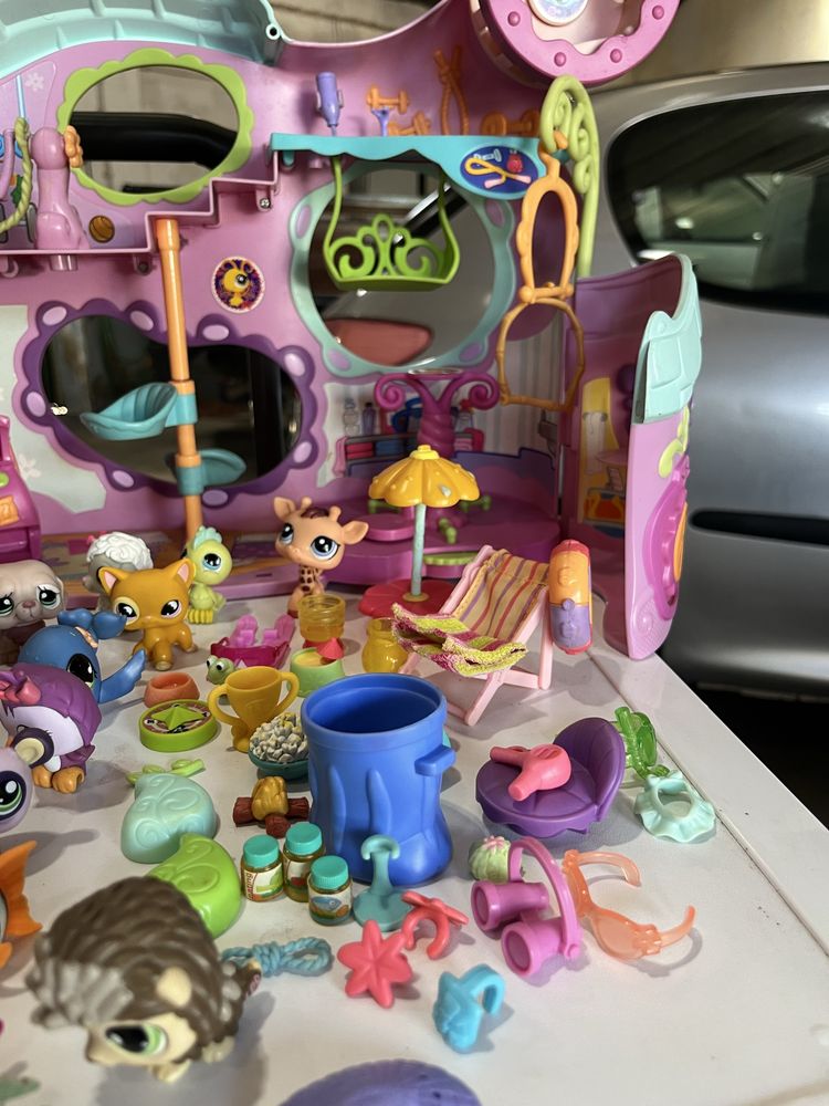 Casa dos Little Pet Shop com 53 bonecos e acessórios