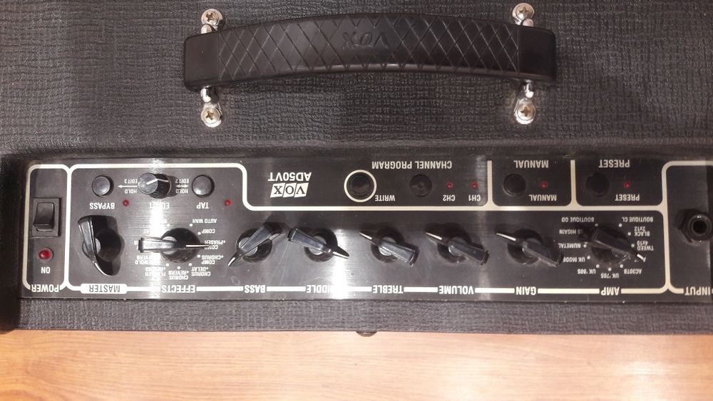 Комбоусилитель VOX VT 50  ламповый + педаль