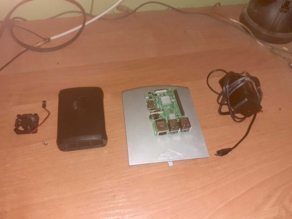 Zestaw Raspberry Pi 3B (Komputer + obudowa + wentylator + zasilacz)