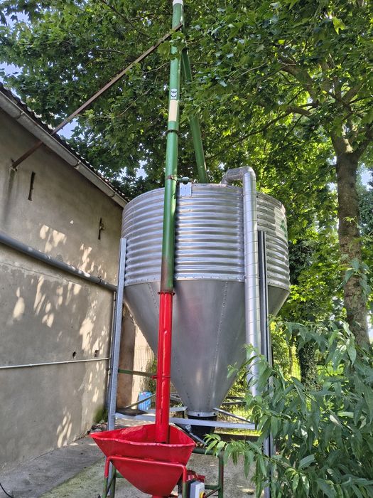 Silosy paszowe S- 6 i V-1 firmy Agromet