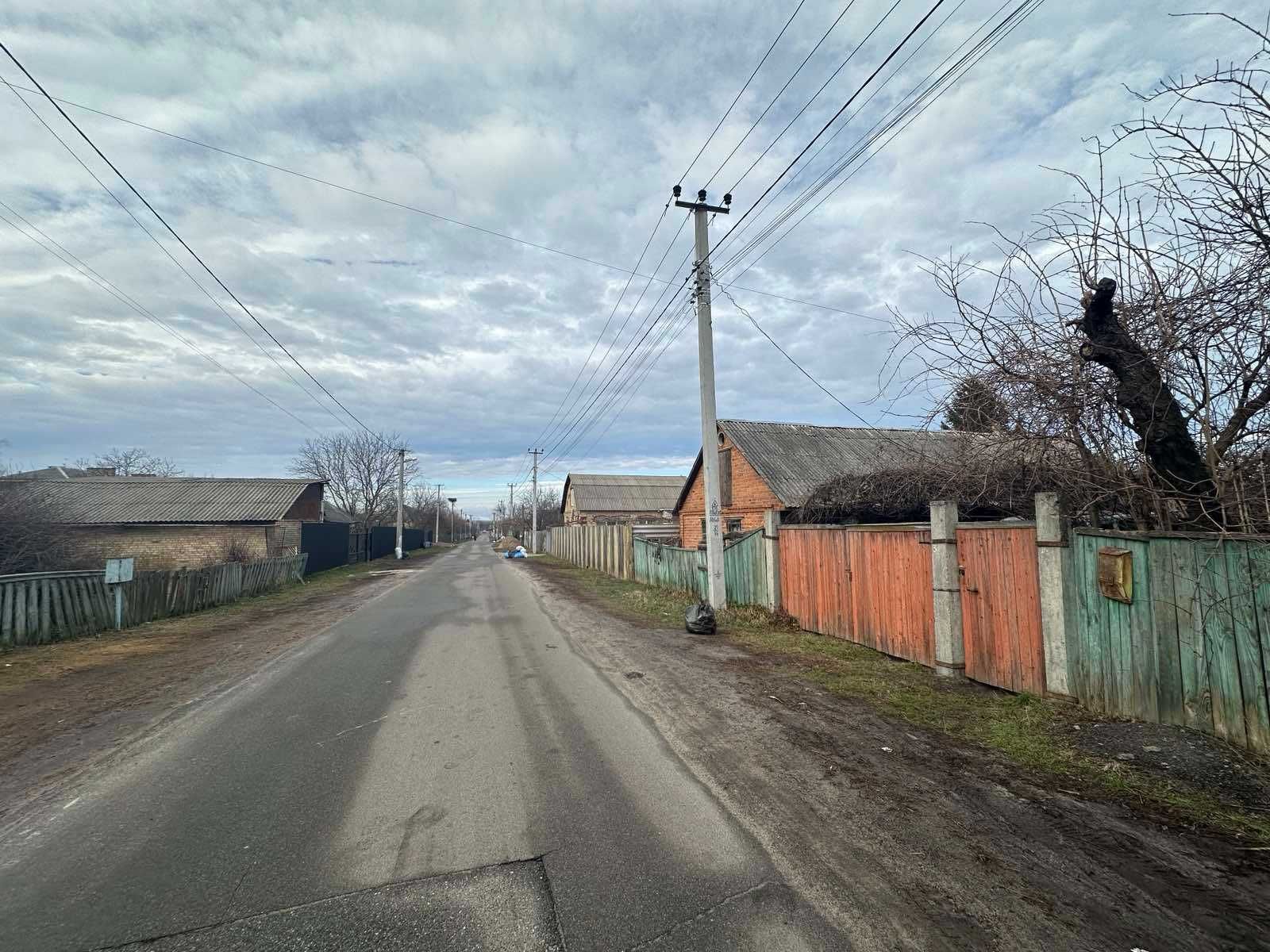 Будинок з гаражем та доп-ми приміщеннями, 35 соток. Сертифікат так