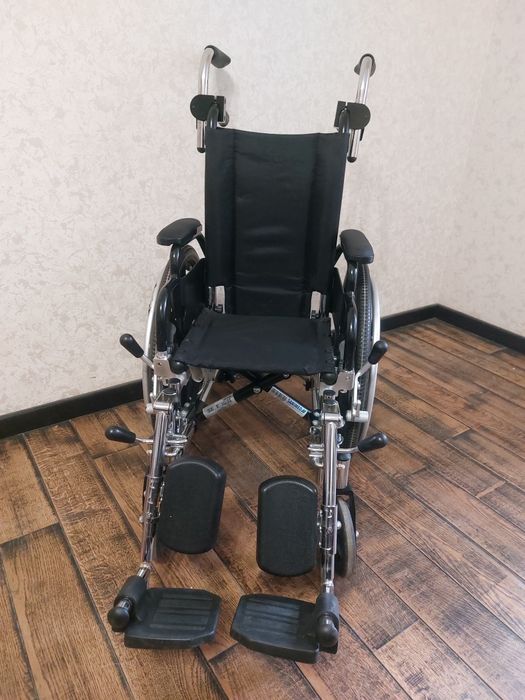 Детская инвалидная коляска (Германия)