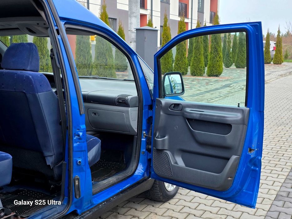 Оригінальний пасажир Citroen Jumpy 2005року 2.0д в рідній фарбі