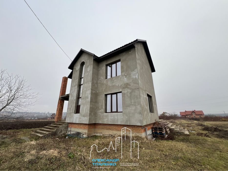 Продам сучасний будинок поруч із містом!