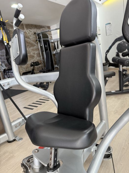 Máquina musculação pectoral fly matrix