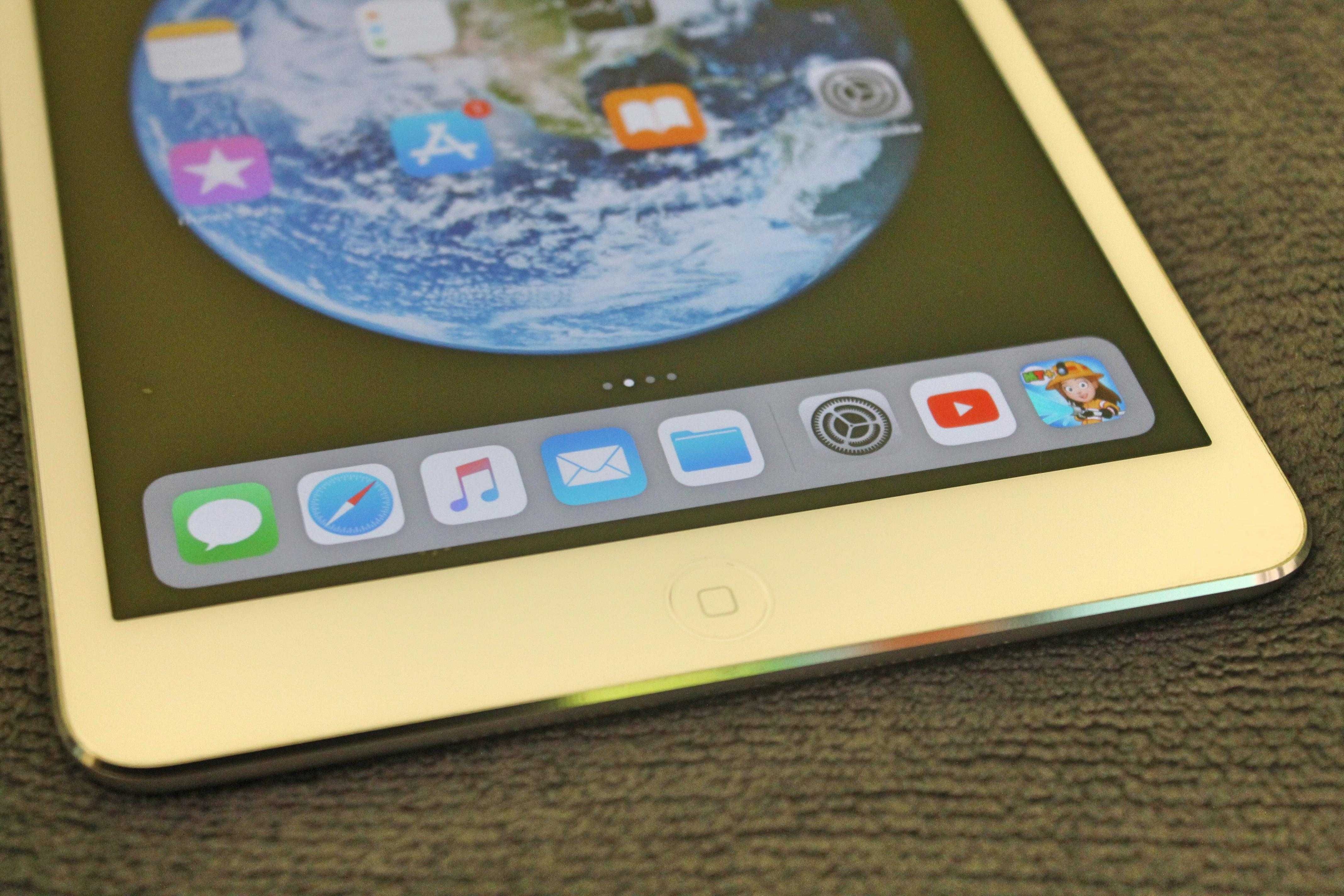 Планшет Apple iPad mini 7.9" (2-gen) / 32Gb / Wi-Fi + 4G / Silver!