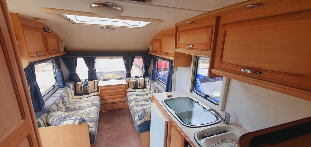 Ladna Przyczepa kempingowa 4 osobowa z sypialnia Elddis Riviera