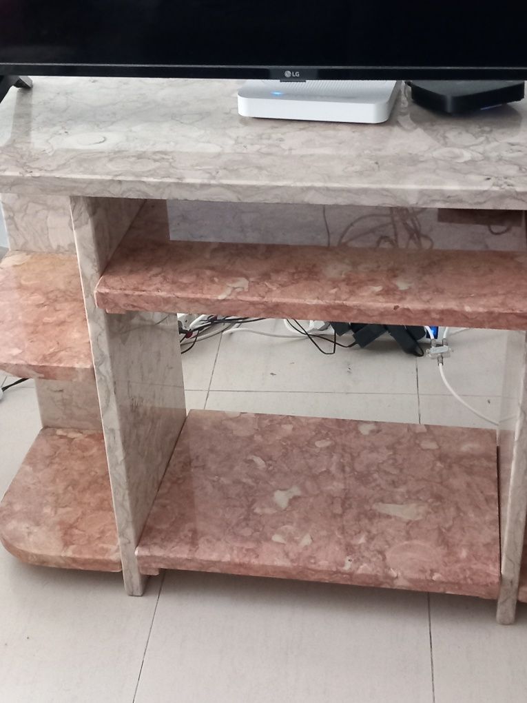 Mesa em mármore para sala ou entrada de casa