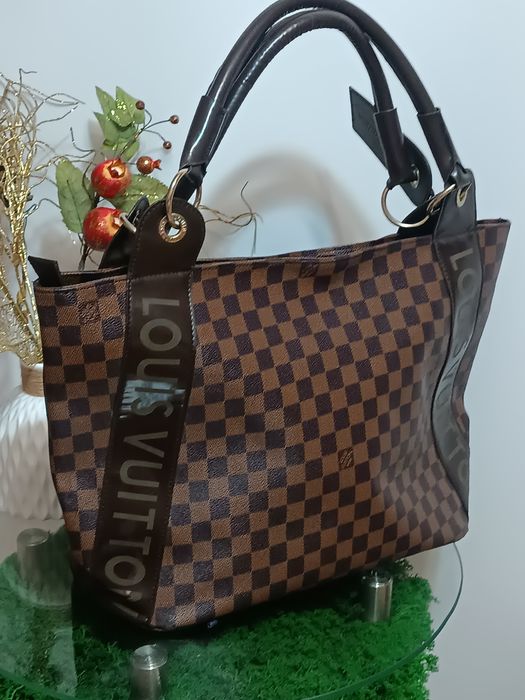 Брендова сумка Louise Vuitton.