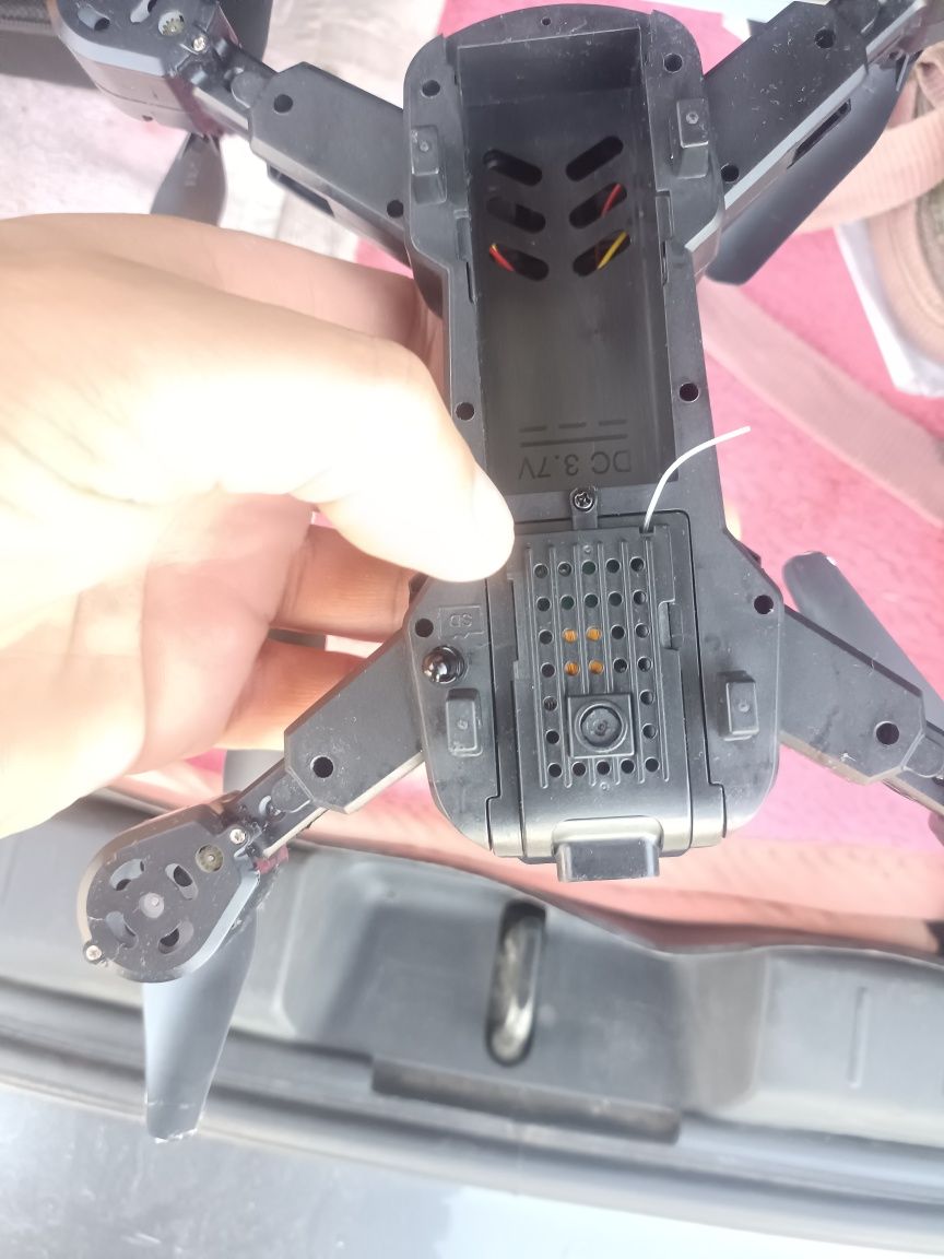 Dron z temu dla nauki lataniem