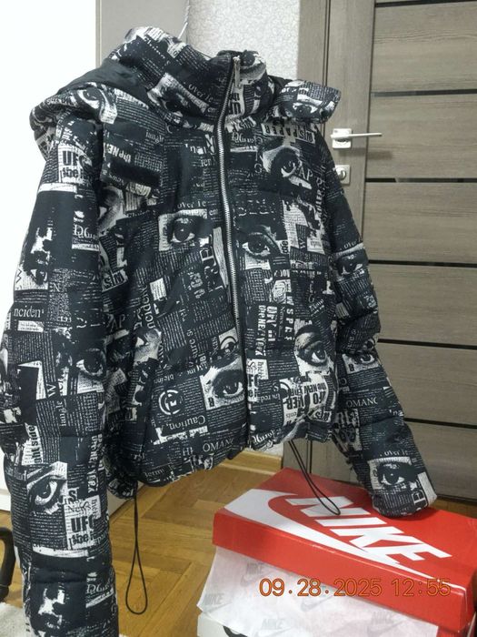 Курточка з капюшоном на затяжках розмір xs