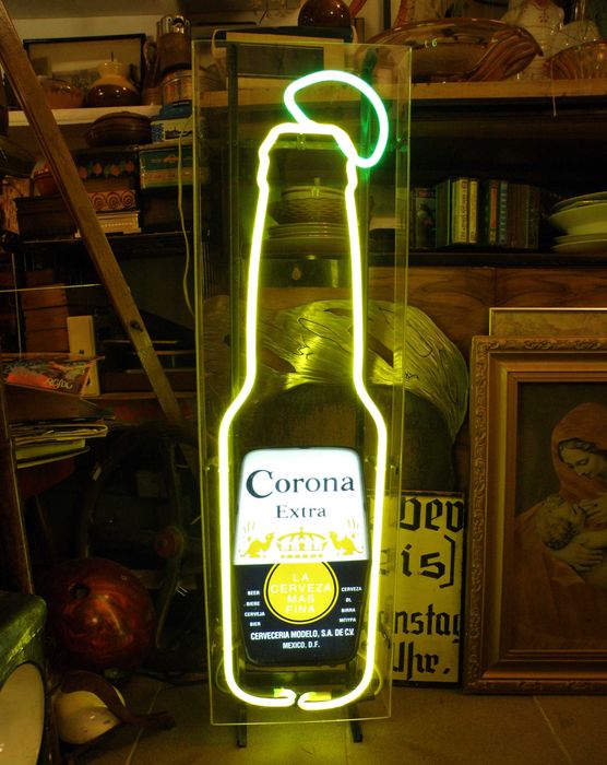 Neon reklama piwa Corona