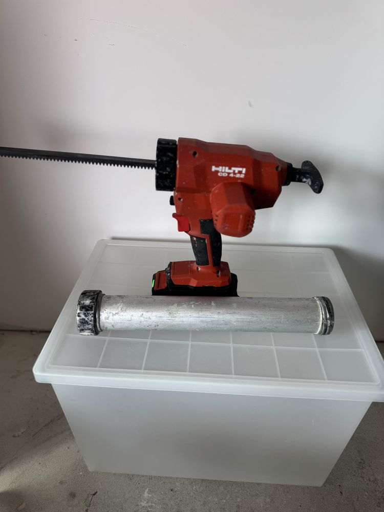 Hilti CD 4-22 Akumulatorowy wyciskaczdo kleju i silkonu