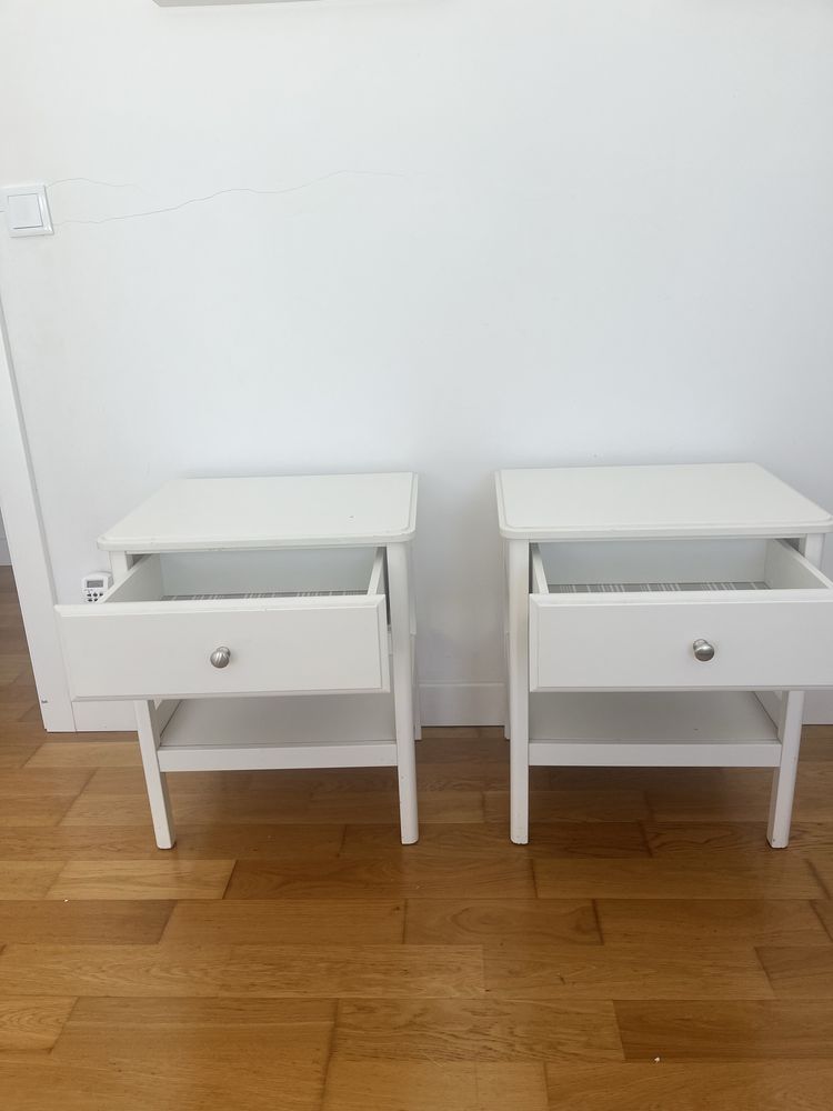 2 Mesas de cabeceira Ikea Tyssedal