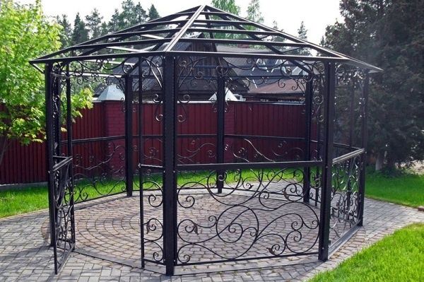 Меблі та декор з металу та дерева