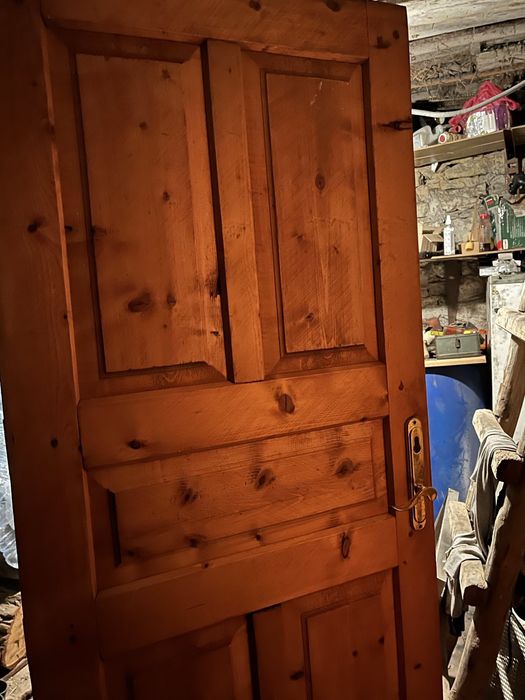 Продам дерев'яні двері вхідні