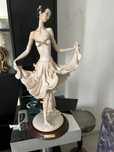 Estatueta em marfinite
