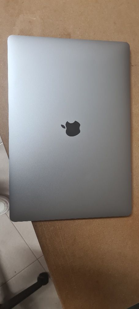 Macbook PRO i9 32GB DE RAM 1TB ssd, sequoia 12 meses de garantia