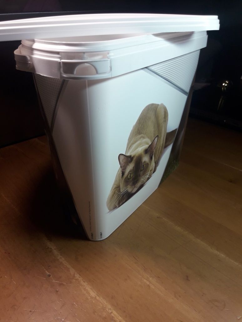 pojemnik na karmę NOWY dla kota