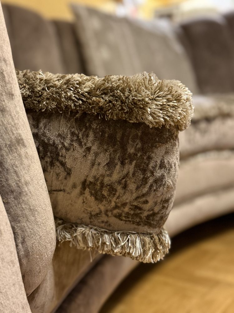 Włoska półokragla sofa