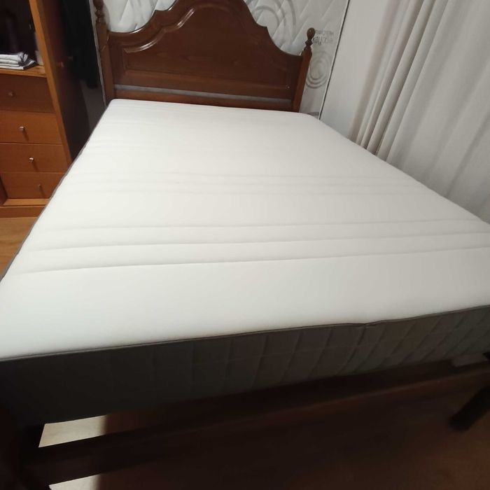 Cama com estrado colchão com molas ensacadas,  190x140. Cama e estrado