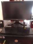 PC com monitor, teclado, rato