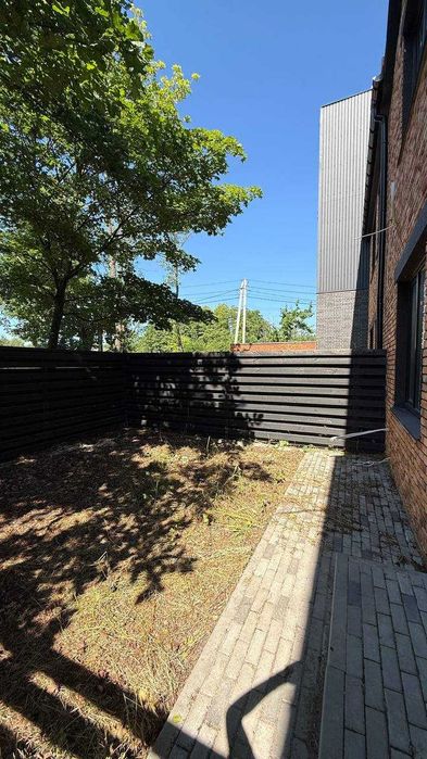 Таунхаус з ремонтом (під чистове оздоблення) в Ірпені.