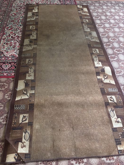 Палац, коври, доріжка