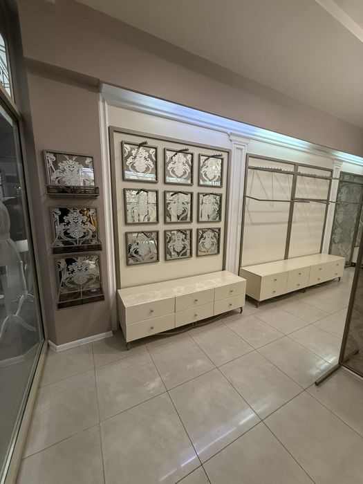 Продаю торгове обладнання, меблі та стелажі для магазину
