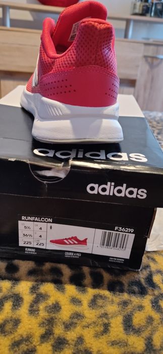 Tênis Adidas tamanho 36½