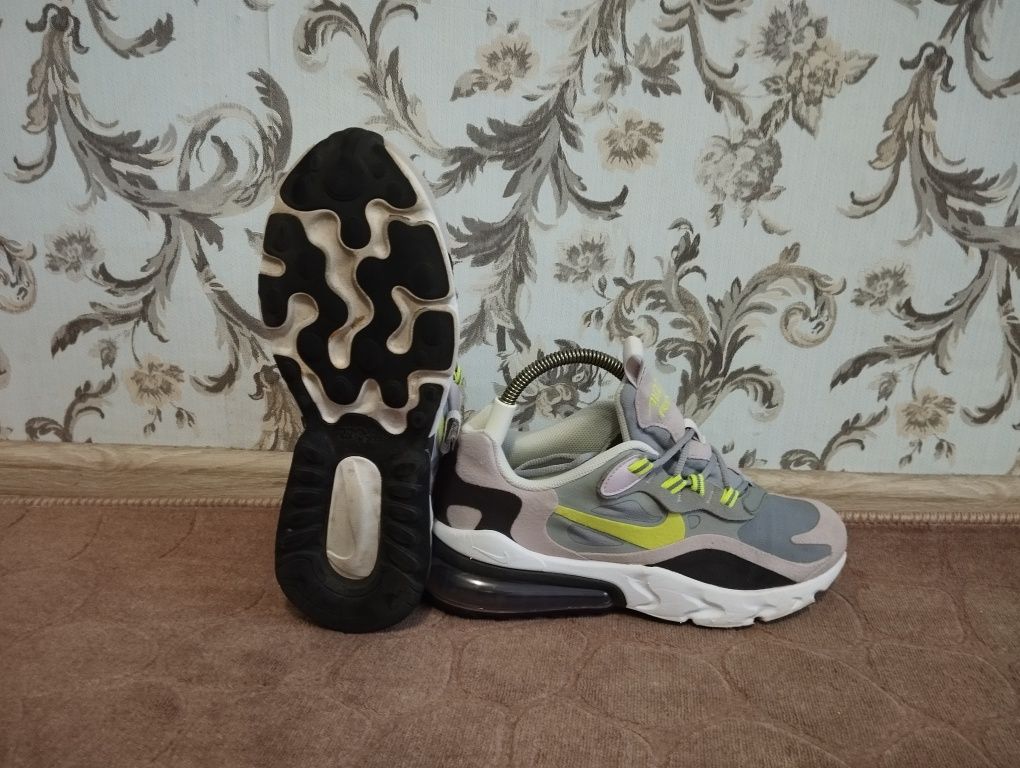 Кросівки жіночі спортивні Nike air max 270 React