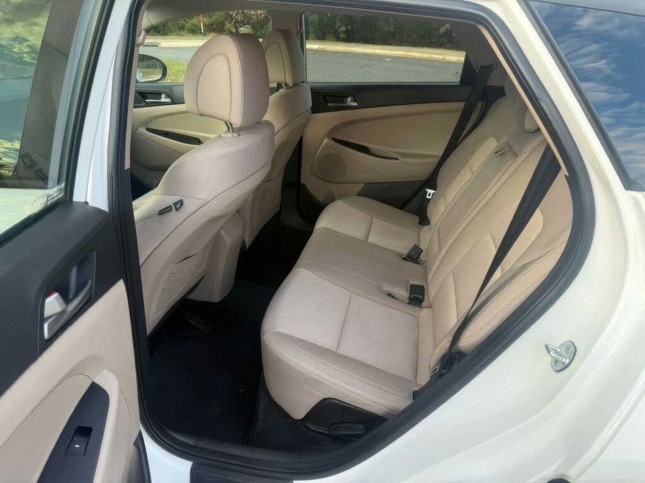 Hyundai Tucson SE      2017