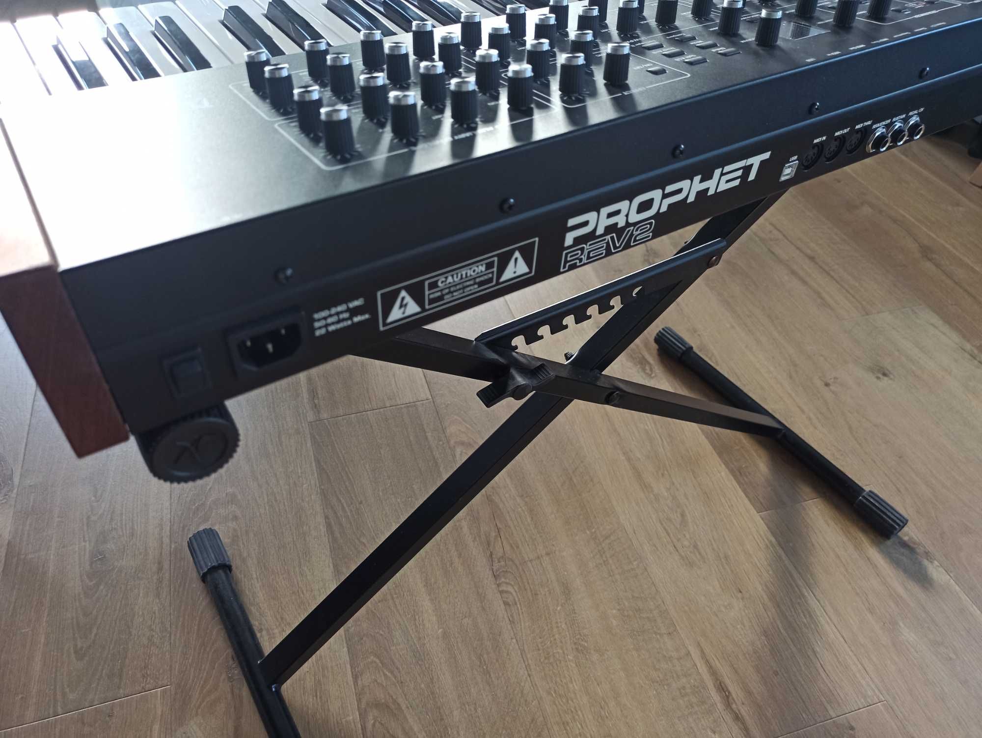 Sequential Prophet REV2 16 Voice syntezator