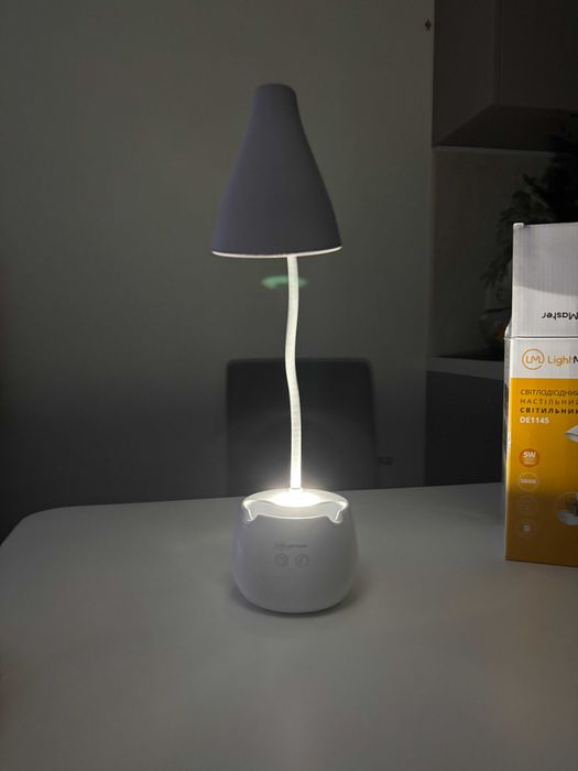 Автоматична настільна лампа LightMaster LED DE1145 з акумулятором 5Вт