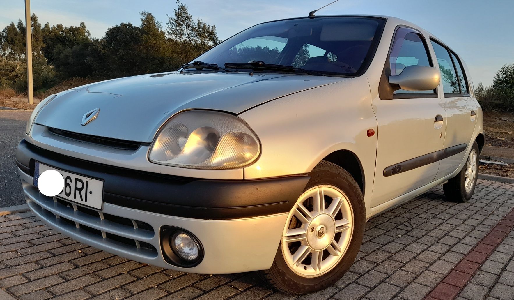 Renault Clio 1.4 16v Caixa Automática initiale paris