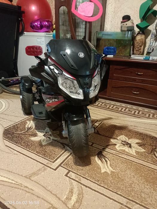 Мотоцикл з 2ма моторами трицикл дитячий Bambi