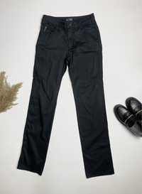 Czarne spodnie materiałowe z prostymi nogawkami Armani Jeans S 36