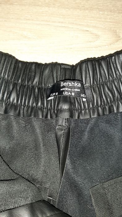 Шорти бермуди шкіряні Bershka S