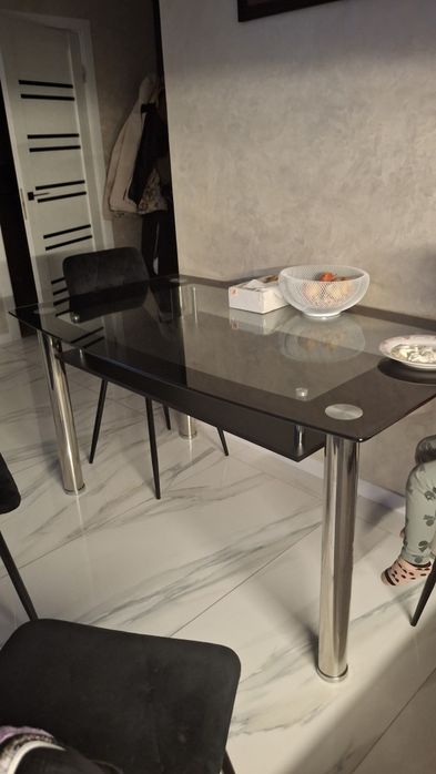 Продам великий скляний стіл