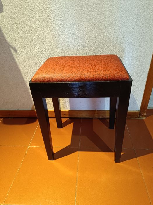 Banqueta em madeira