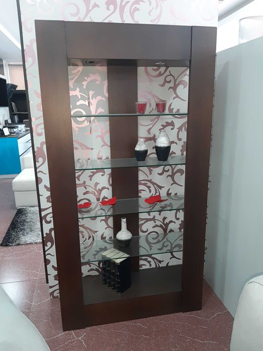 ESTANTE com prateleiras em vidro e com iluminação - NOVA