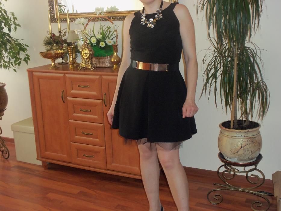 Sukienka rozkloszowana czarna 40 L