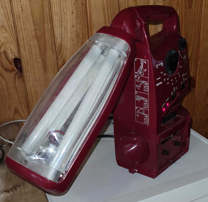 Туристический фонарь з радио і касетним програвачем Sunca